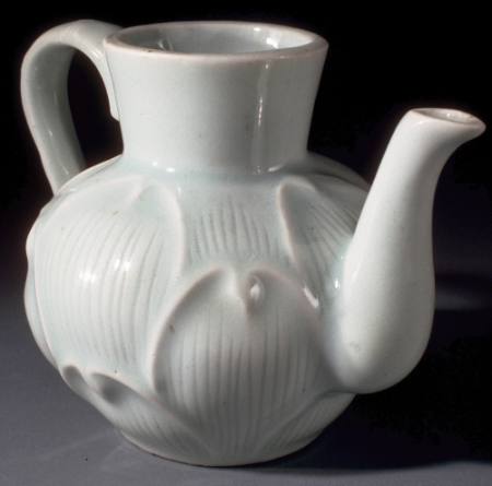 Ewer with design of lotus petals