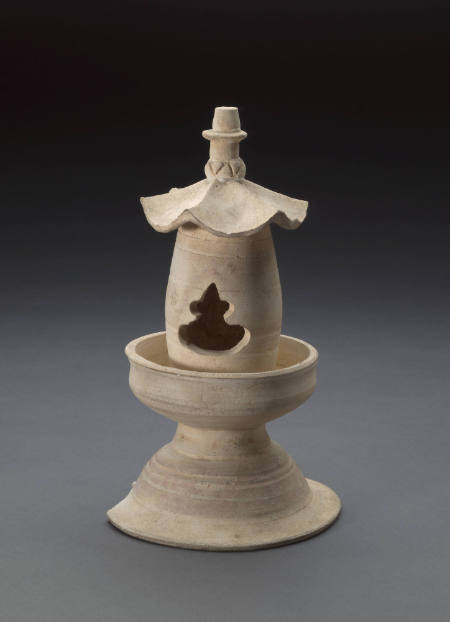 Lamp in the shape of a shrine