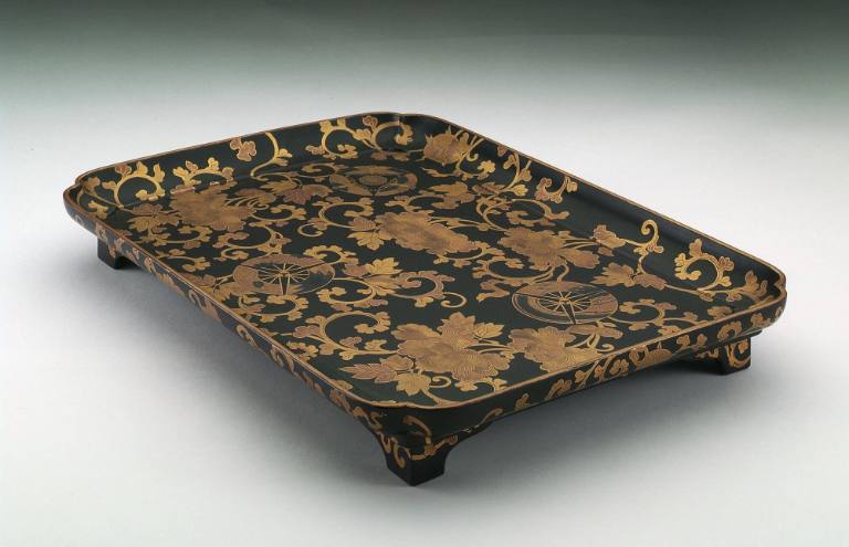 Four-legged tray