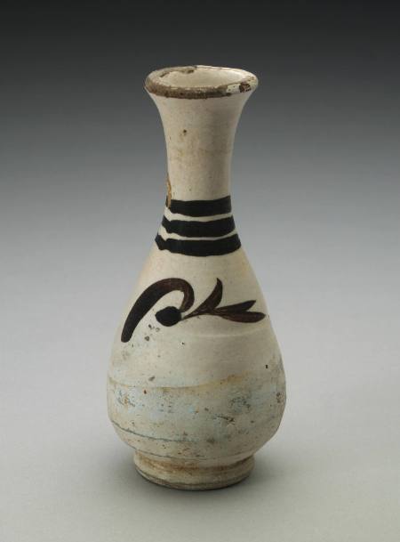 Small pear-shaped vase: Tz'u-chou ware