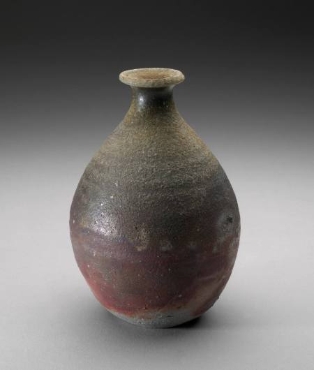 Small pear-shaped bottle vase: Bizen ware