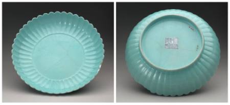 Plate in shape of chrysamthemum blossom, with scalloped rim and fluted walls