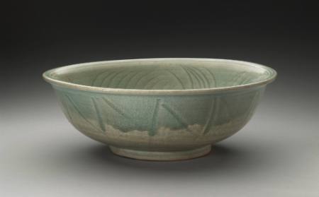 Deep bowl decorated with incised leaf forms