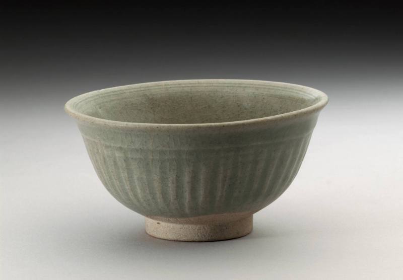 Small deep bowl decorated with concentric lines on inside rim