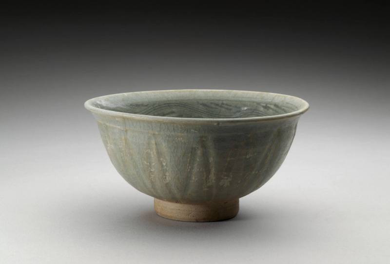 Deep bowl decorated with triangular leaf forms