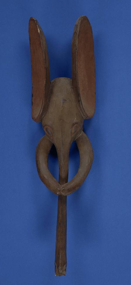 Crest mask representing an elephant (nkum nsüo)