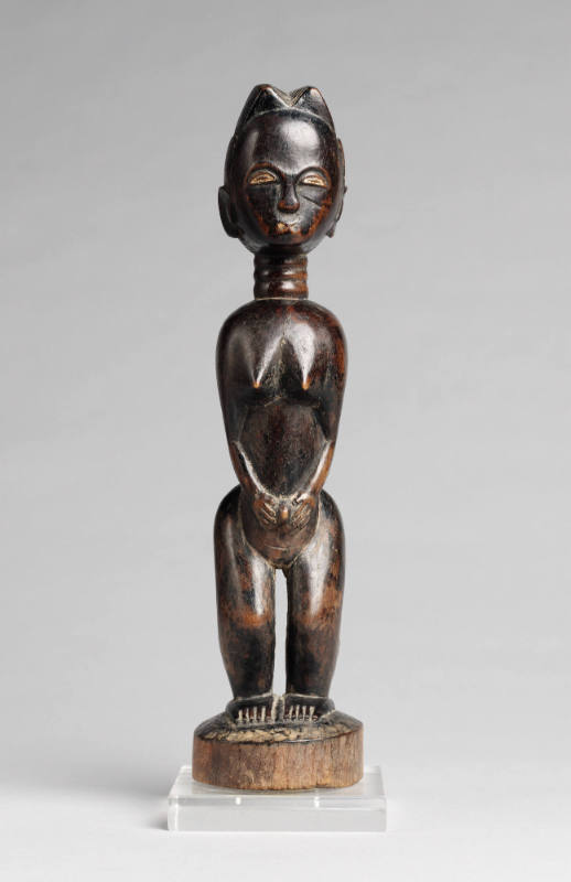 Standing female figure (blolo bla)