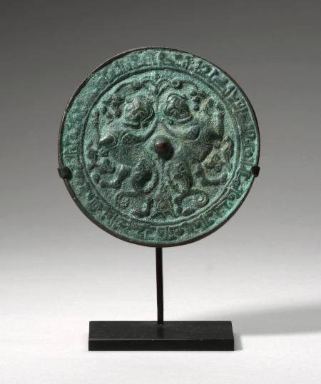 Mirror with design of sphinxes