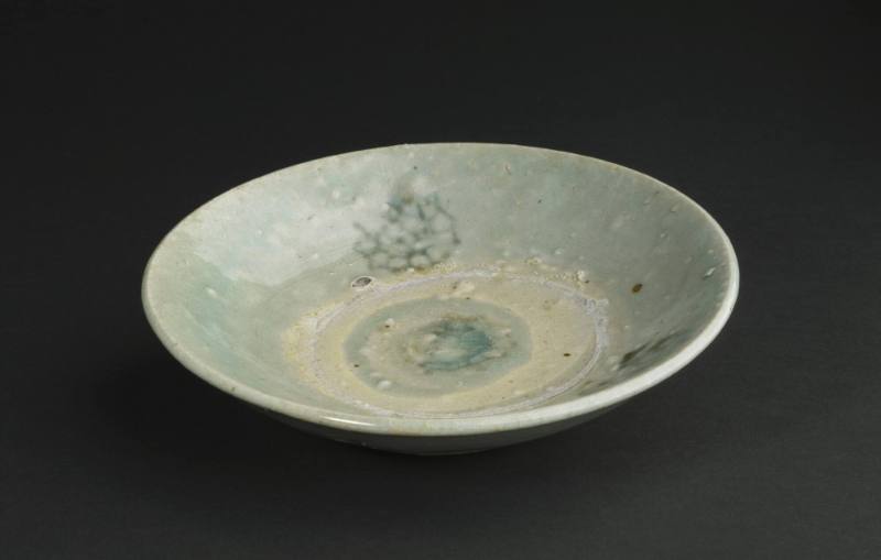 Shallow dish with floral ornaments