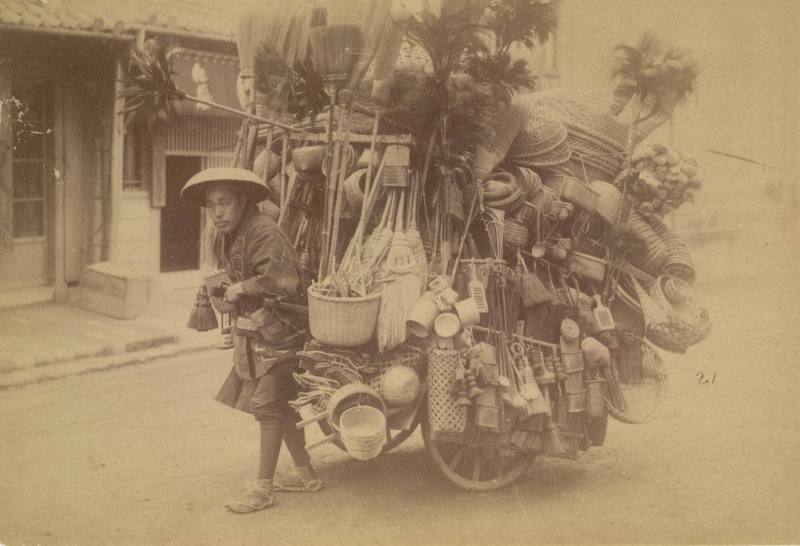 [Basket seller]