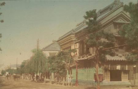[Yokohama street in the foreign settlement]