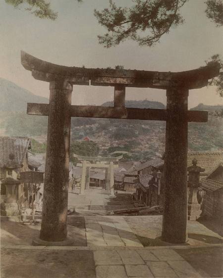 [Stone torii gate of the Osuwa Temple, Nagasaki]