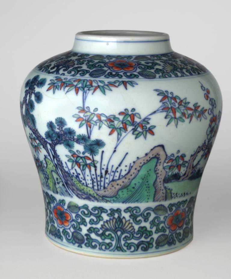 Jar with design of Three Friends