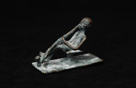 Goldweight in form of seated figure, smoking pipe, on stool