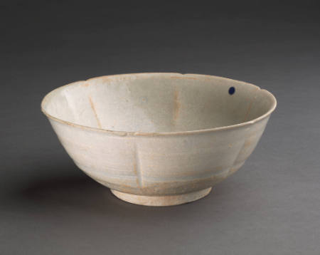 Six-lobed bowl