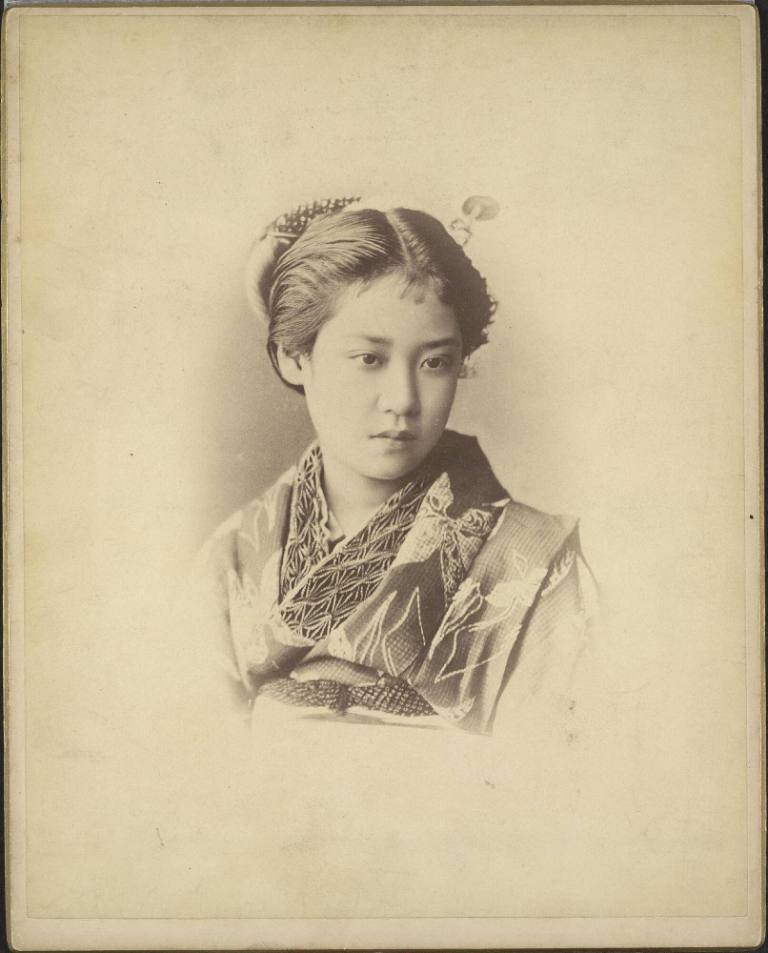 [Girl in a kimono]