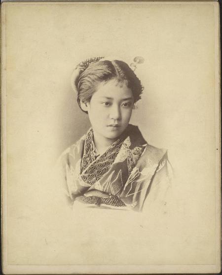 [Girl in a kimono]