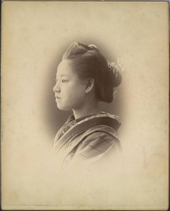 [Girl in kimono]