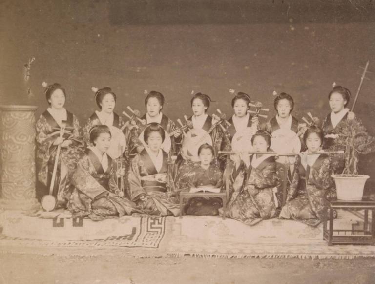 [Women's musical ensemble]