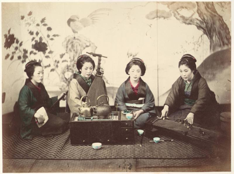 [Women playing instruments]