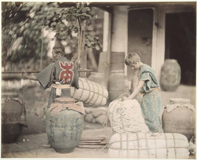 [Packing and weighing goods]