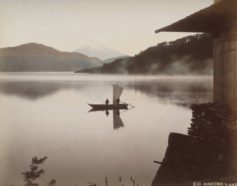 Hakone Lake