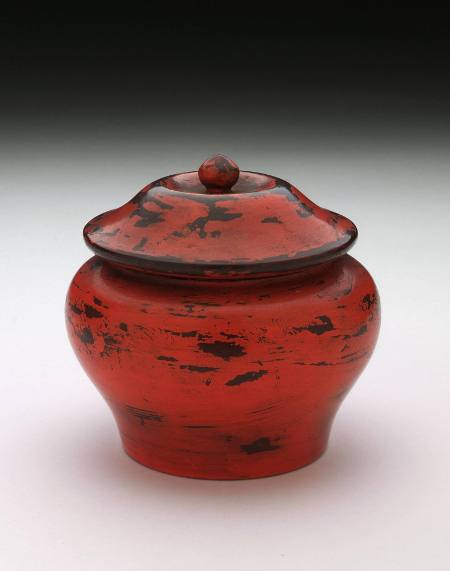 Small tea caddy with lid