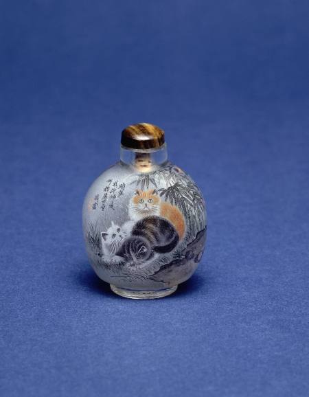 Snuff bottle
