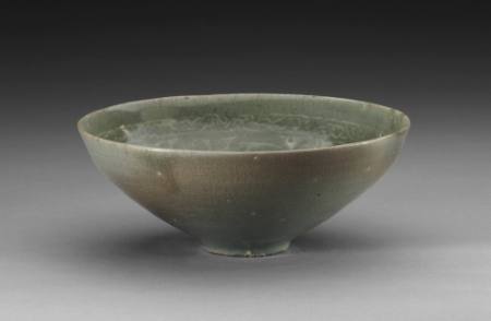 Bowl with design of scrolling lotus