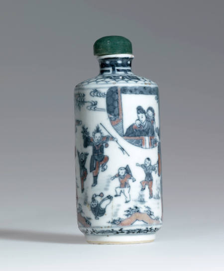 Snuff bottle with design of children
