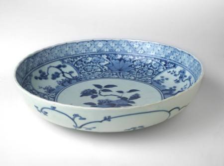 Bowl with design of Three Friends