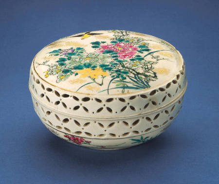 Round covered box with a design of birds and flowers