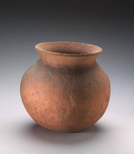 Jar with combed-pattern design