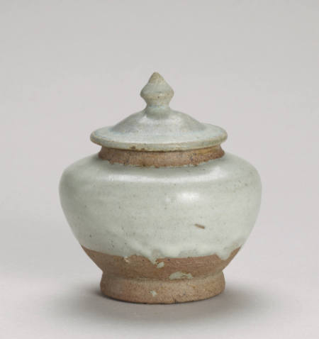 Small covered jar, Sawankhalok ware