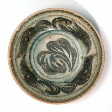 Dish with design of stylized crows, Kalong ware