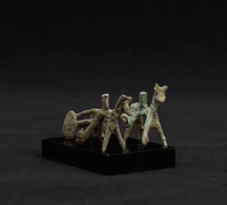 Model of horses and chariot