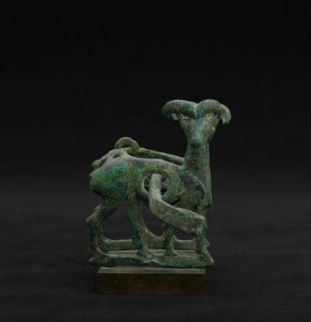 Horse bit in the form of a pair of wild goats
