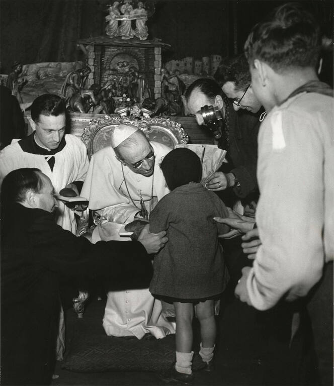 [Pope Receiving Children, St. Peter's, Rome, Christmas Day, 1944]