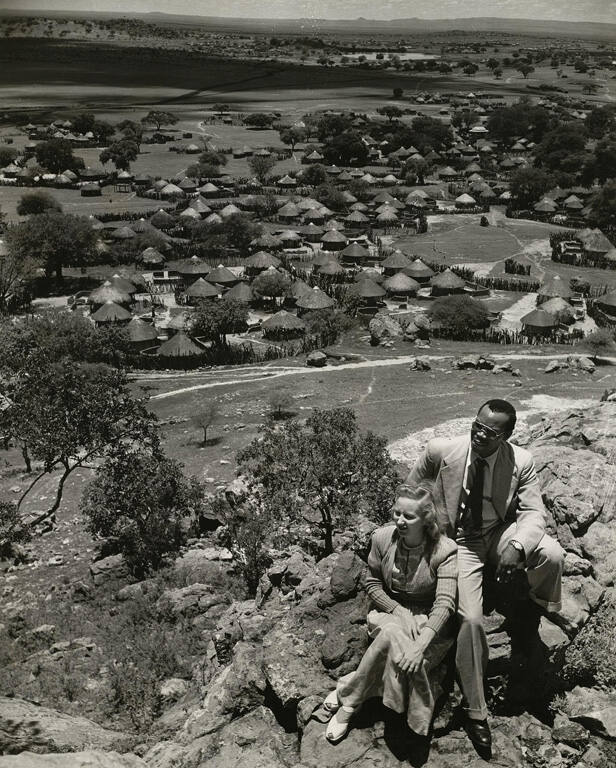 [White Queen surveys South African town of Serowe]