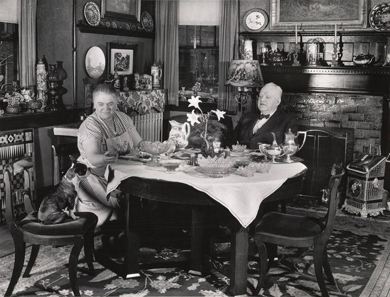 [Dining room of Mayor Rollin H. Bunch, Muncie, Indiana]