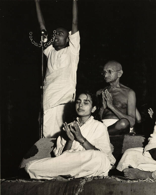 [Gandhi, his nephew Kanu, and his secretary Sushila Pai with Anis Ahmed, participating in twilight prayer]