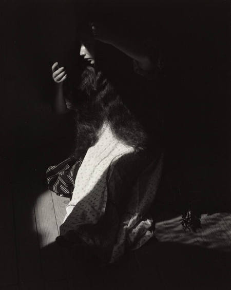 Retrato de lo Eterno (Woman Combing her Hair), from the portfolio Photographs by Manuel Álvarez Bravo