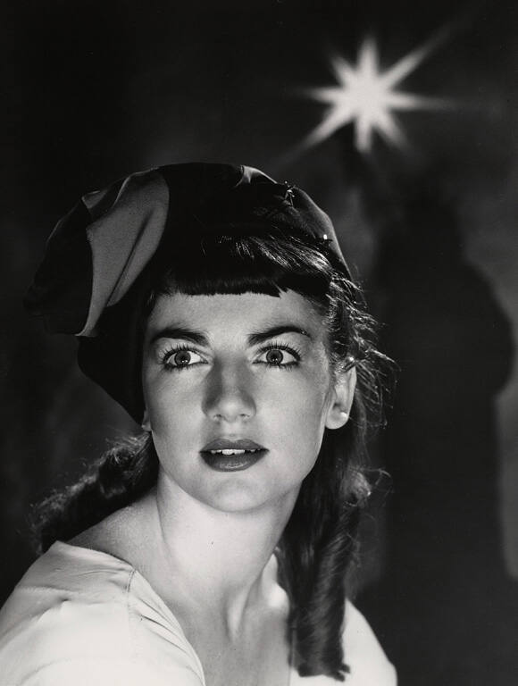 Eileen McLeary (Miss Liberty)