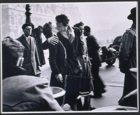 La baiser du trottoir, from the portfolio Robert Doisneau