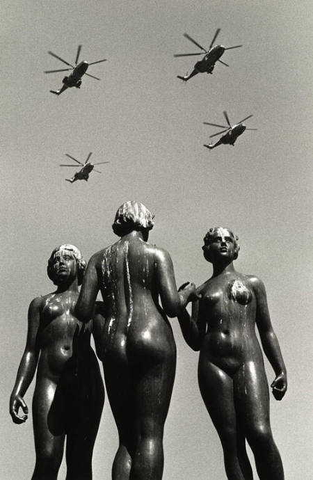 Les helicoptères, from the portfolio Robert Doisneau