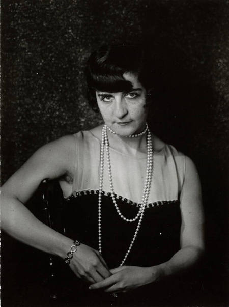 [Woman with pearls]