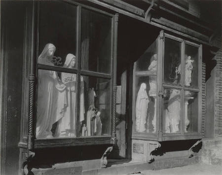 [Statuary Shop, Water Street, New York City]