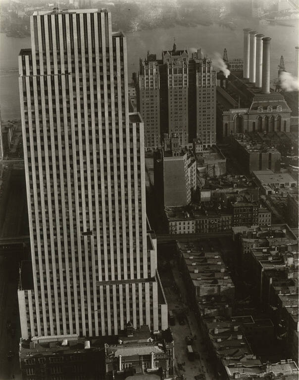 Daily News Building, 220 East 42nd Street, November 21, 1935