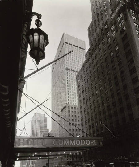 [Hotel Commodore]