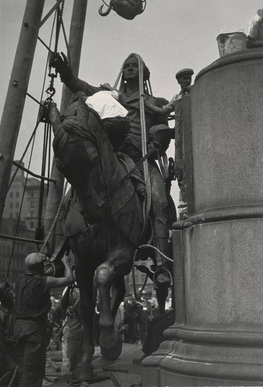 [Installation of Washington statue in Union Square]